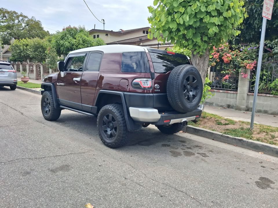 2007 Toyota FJ Cruiser · Sport Utility 2D (photo 11) — photo 11