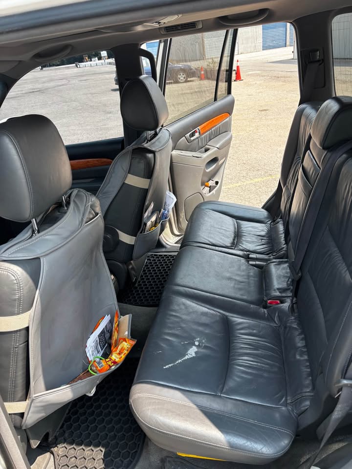 2004 Lexus GX · GX 470 Sport Utility 4D (photo 9) — photo 9