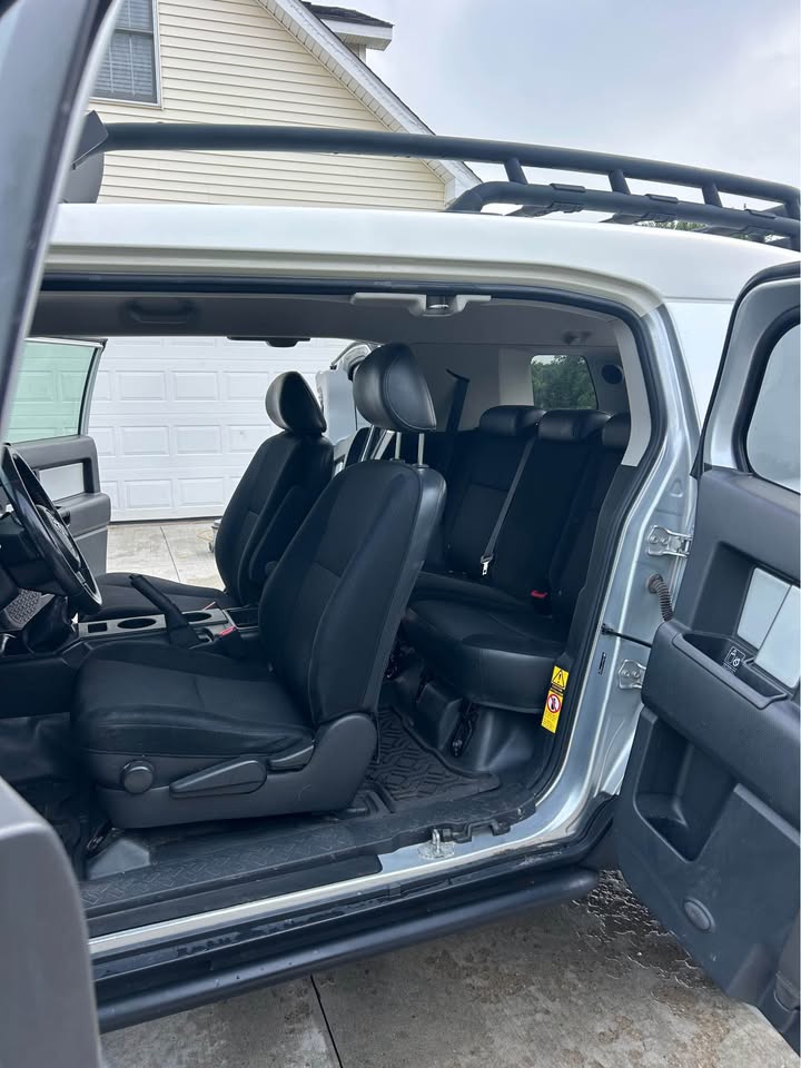 2007 Toyota FJ Cruiser · Black in Burton, OH (photo 10) — photo 10