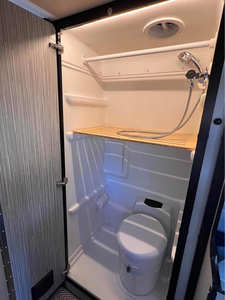 2022 Winnebago Revel + in Sisters, OR (photo 10)