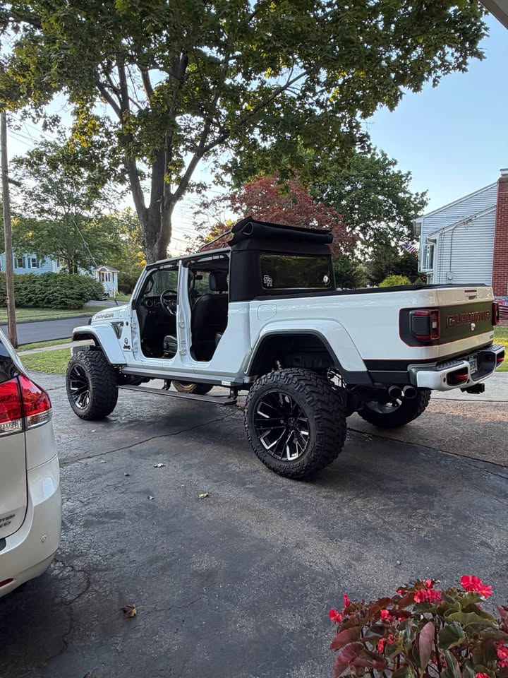 2020 Jeep Gladiator · Overland Pickup 4D 5 ft in East Hartford, CT (photo 5) — photo 5