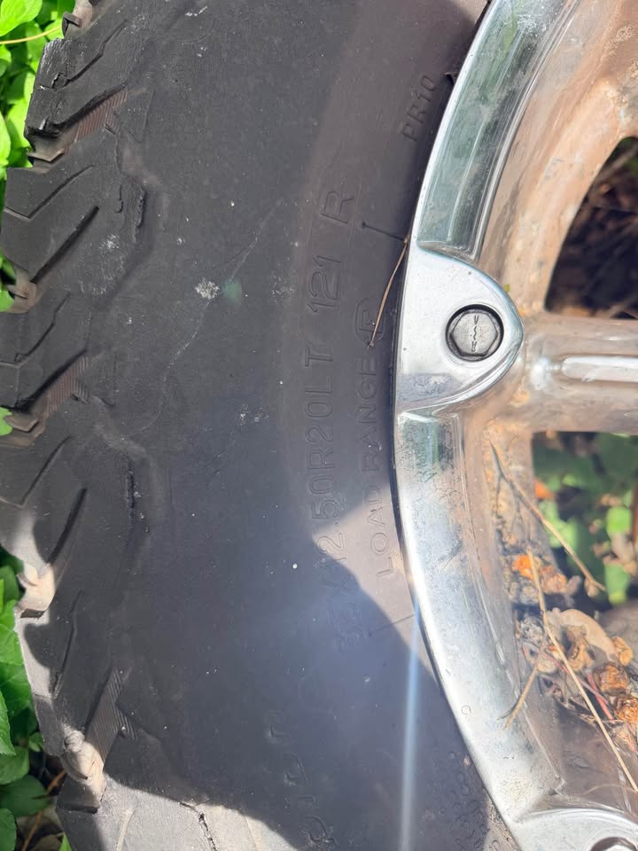 (4) 35x12.50R20 BFGoodrich KO2 Tires & 20” Wheels in Austin, TX (photo 4) — photo 4
