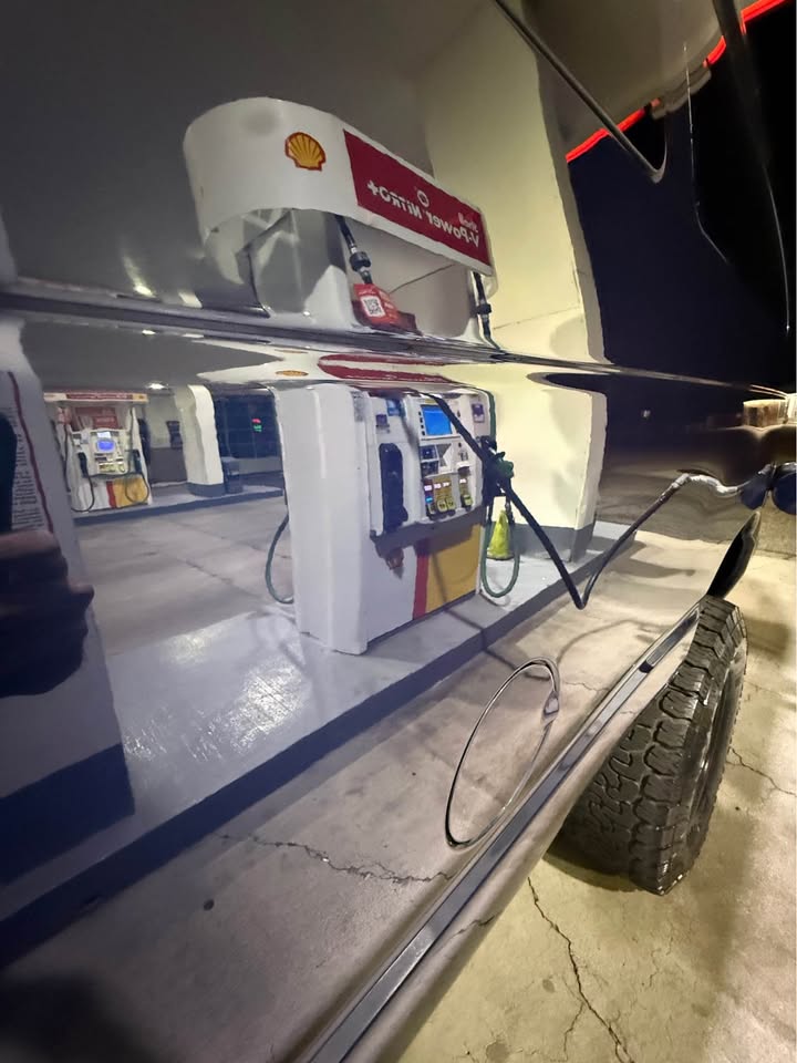 2002 Ford E350 Super Duty Passenger · XLT Van 3D (photo 6) — photo 6