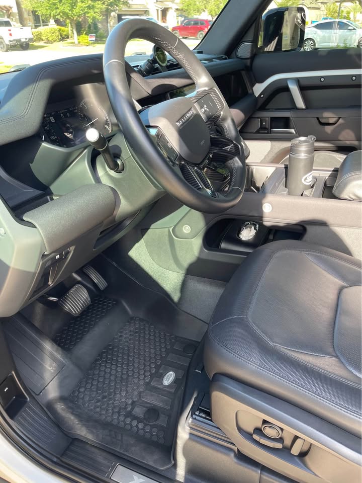 2023 Land Rover Defender 90 · X-Dynamic SE Sport Utility 2D (photo 10) — photo 10