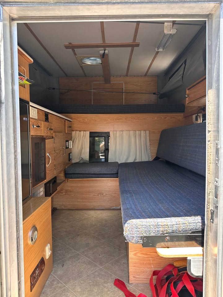 2004 Four Wheel Camper -Hawk in Oakland, CA (photo 3)