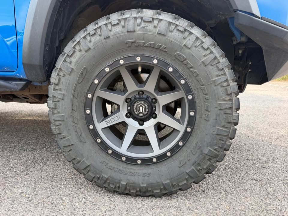 2020 Toyota Tacoma Double Cab · TRD Off-Road Pickup 4D 5 ft (photo 4) — photo 4