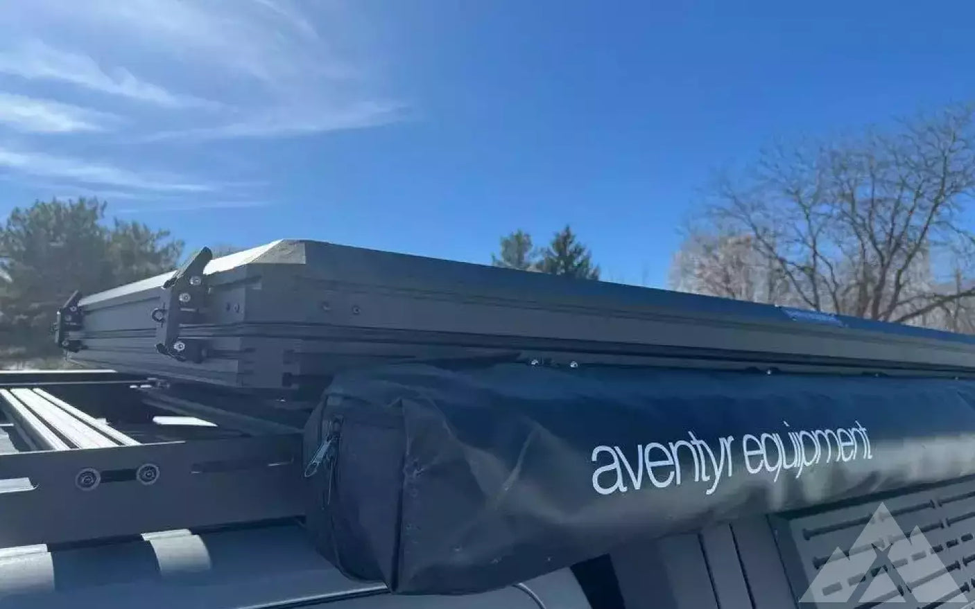 ALUMINUM HARDSHELL VERTICAL ROOFTOP TENT + DRIVER — used rooftop tents for sale (photo 5)