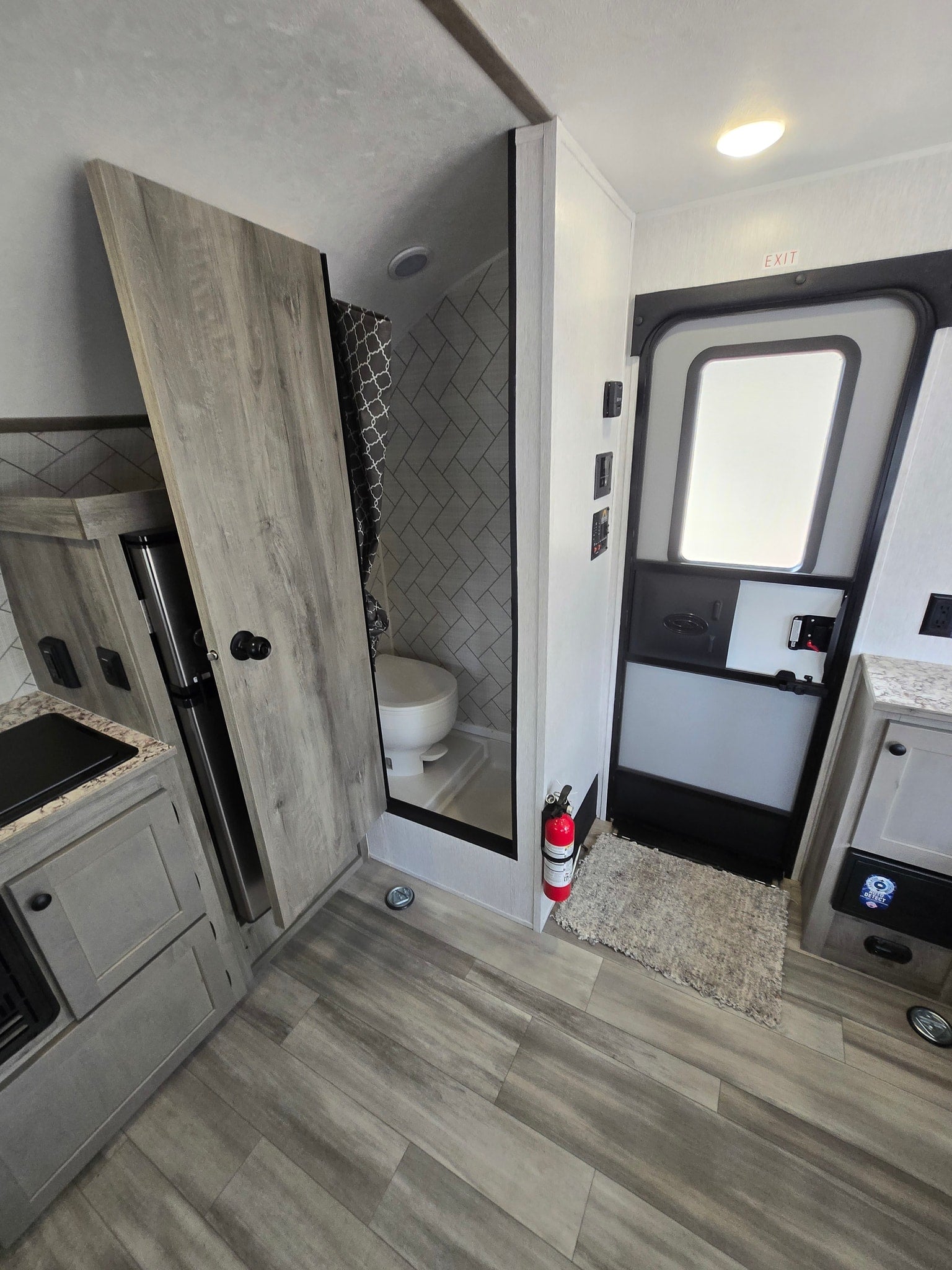 compact kitchen (microwave