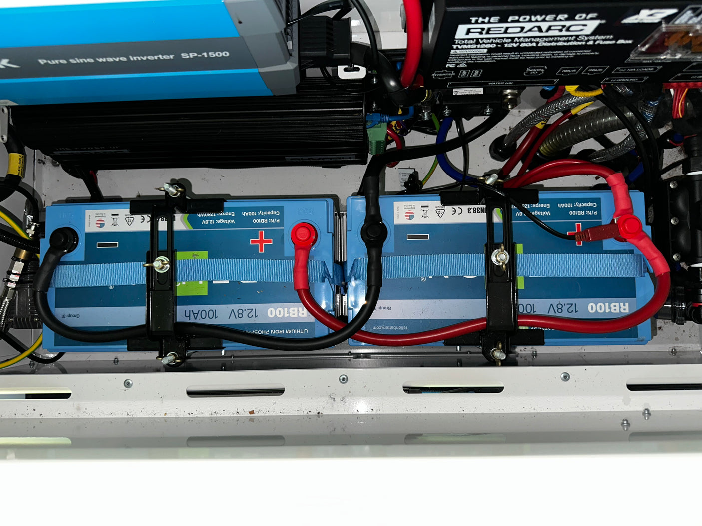 200Ah lithium iron phosphate battery bank and wiring detail