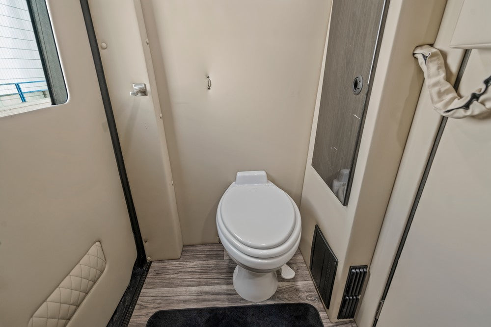 Sorbs Sprinter Van - 2022 Mercedes Ultimate Coach — photo 15