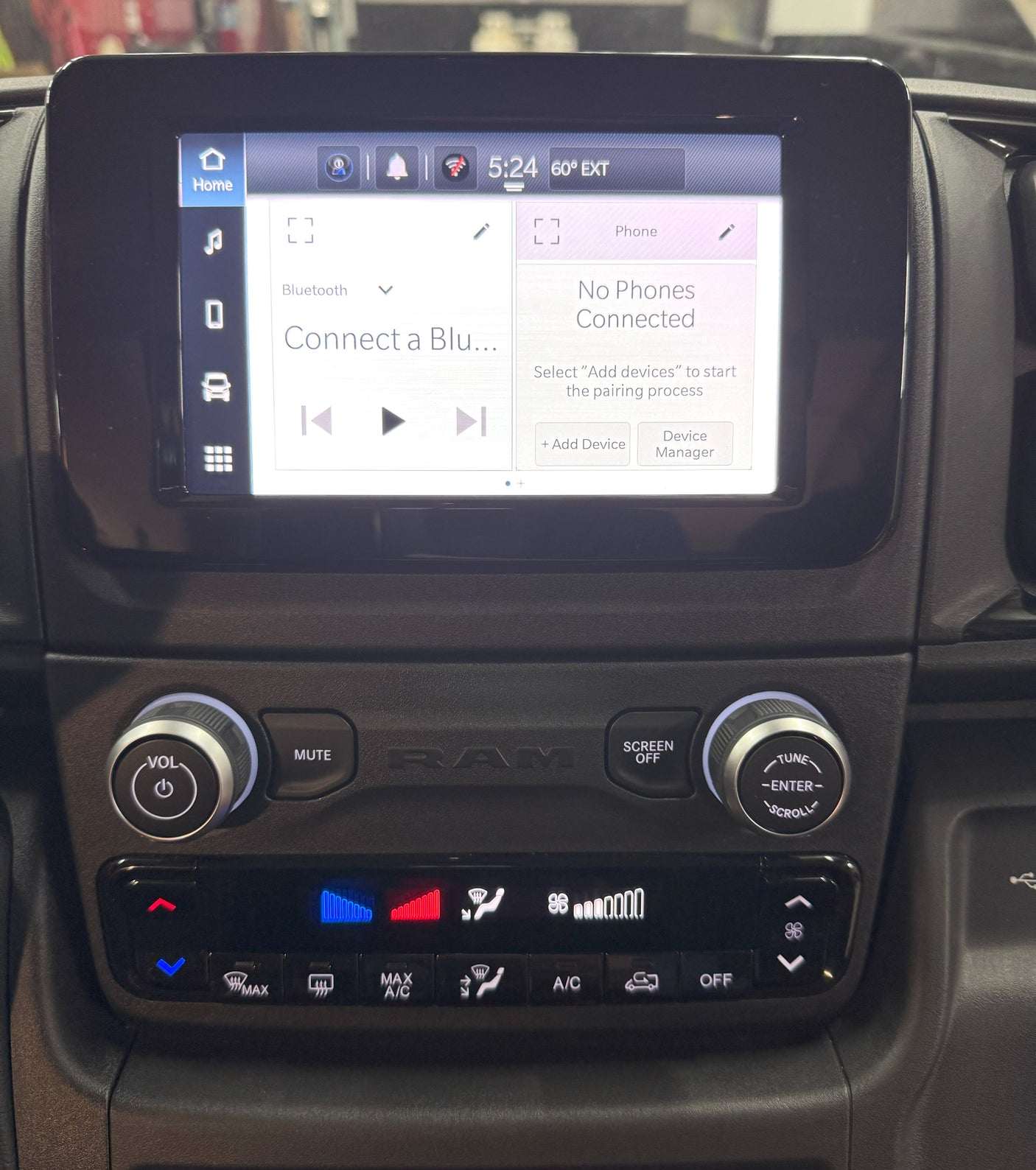RV rental dashboard: Infotainment system displaying Bluetooth connection, 5:24, 60° EXT, and climate controls.
