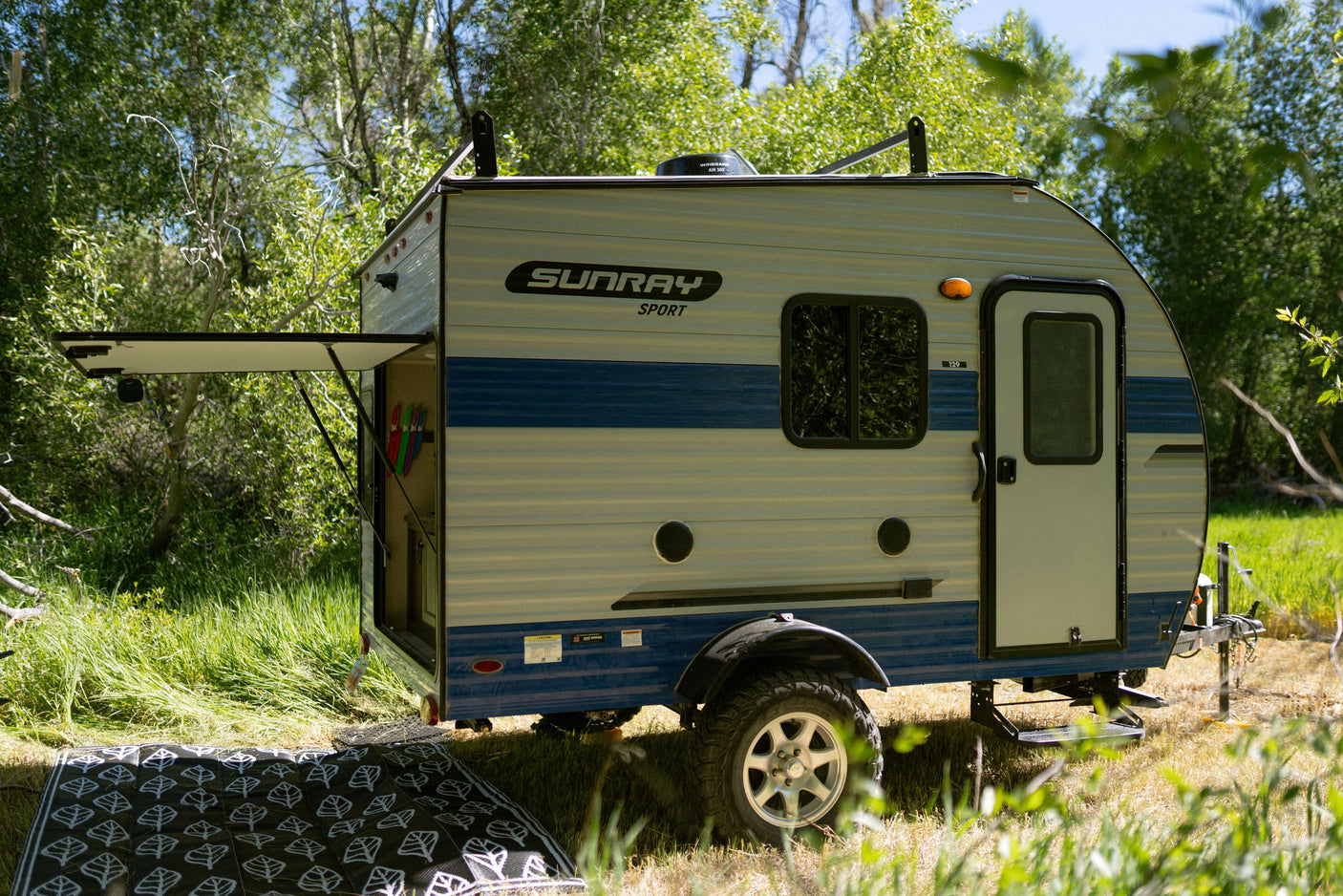 This Sunray Sport travel trailer RV rental is perfect for off-grid camping. Explore the outdoors in comfort and style.
