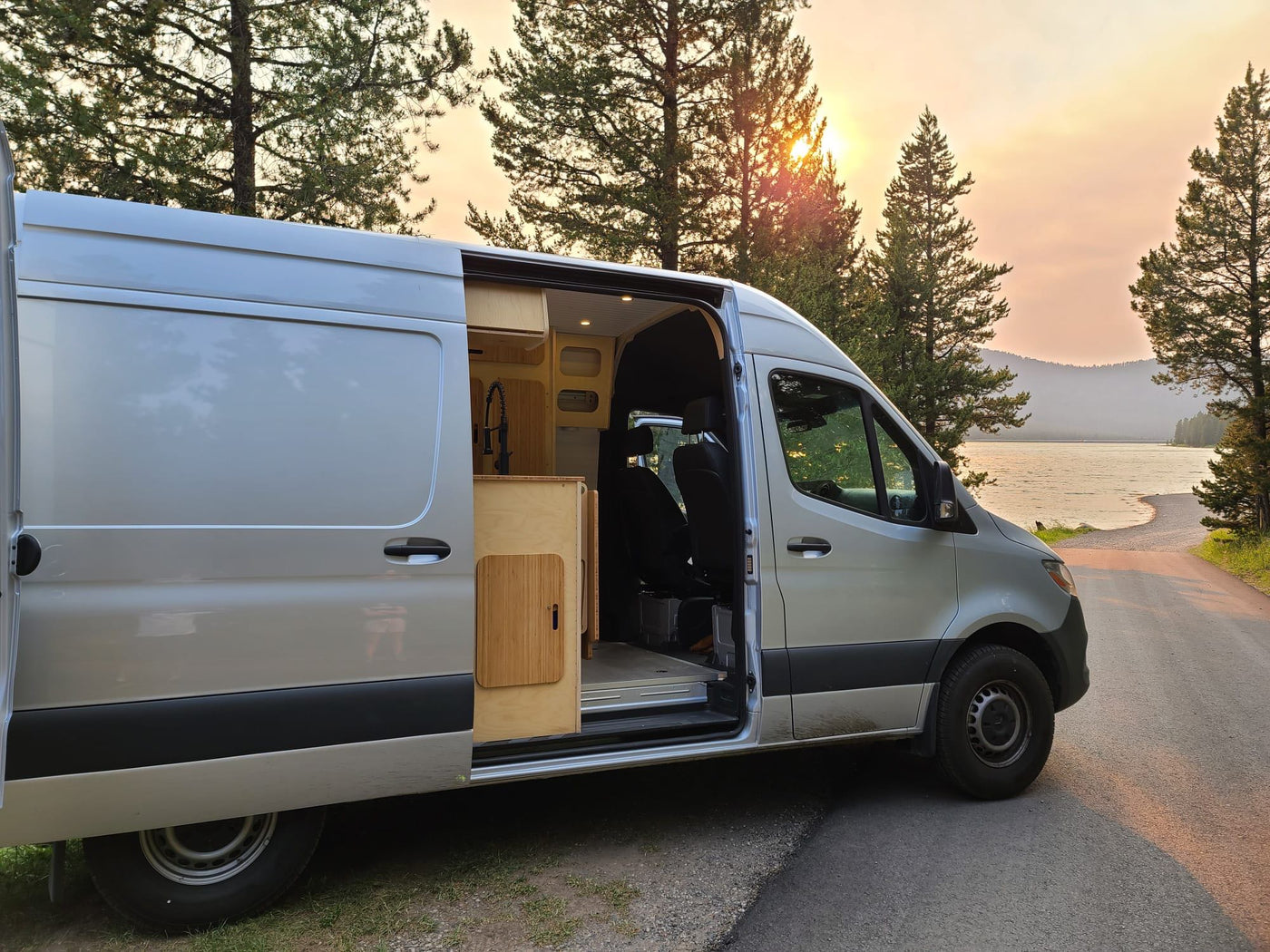 2022 Mercedes Sprinter Van (1) — photo 4