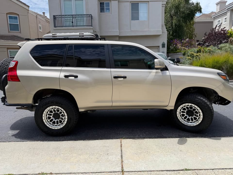 2010 Lexus GX · GX 460 Premium Sport Utility 4D in Redwood City, CA (photo 2) — photo 2