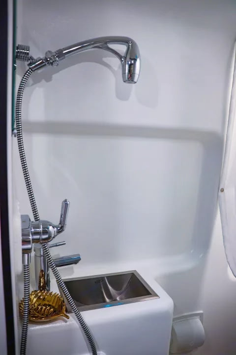 "Lux" 2022 Winnebago 59G, Fully Contained OFF Grid Capable! Air Conditioned — photo 9