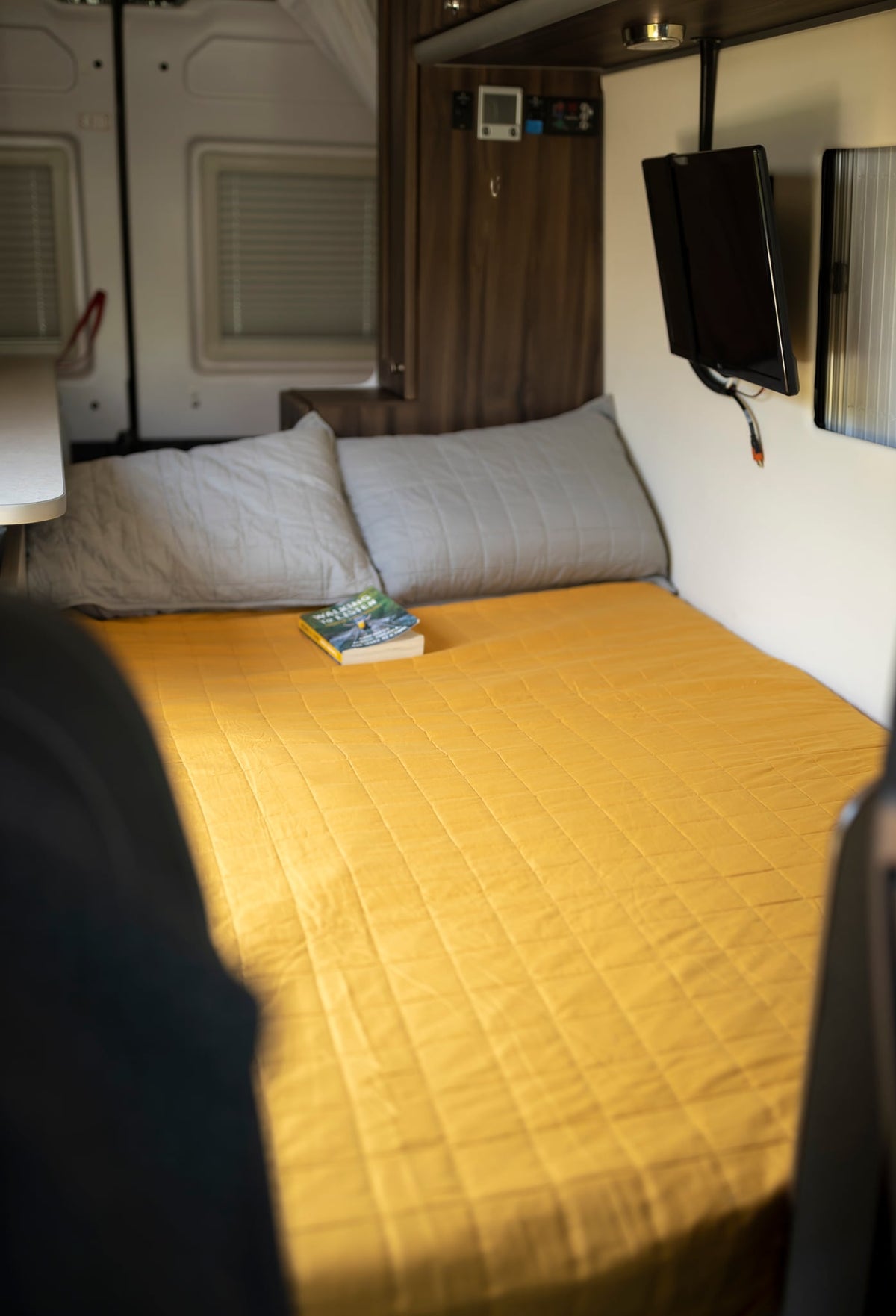yellow comforter — photo 14