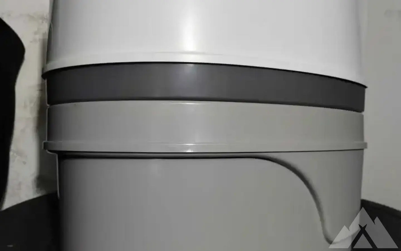 Camco travel toilet 5.3 gallons — new showers & toilets for sale (photo 4)