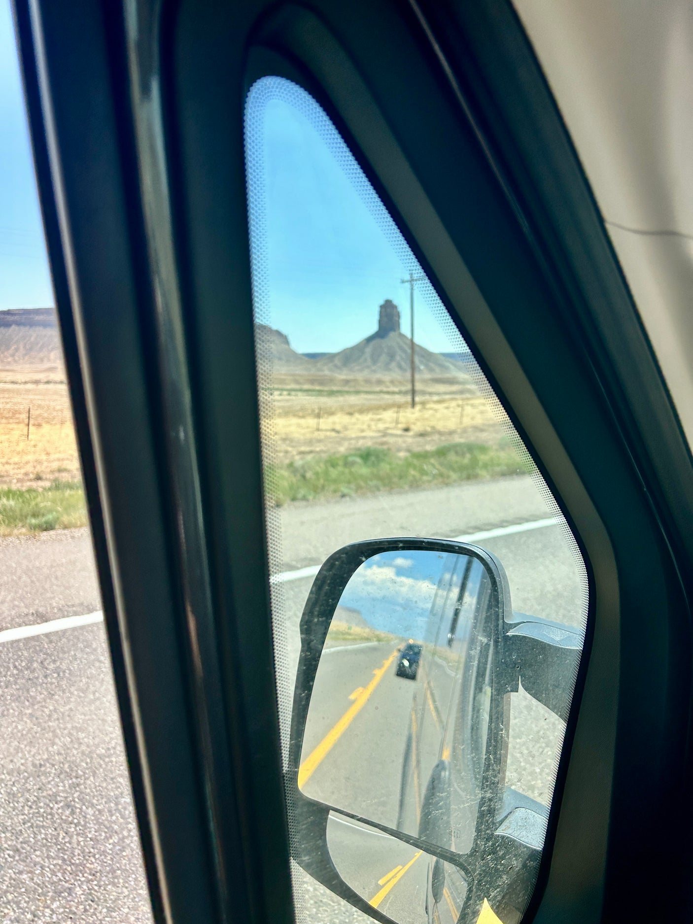 Luxury 2024 Airstream Rangeline “Lama Lo” – Pop-Top Class B Van