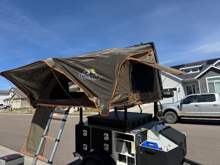 RV rental: Spacious rooftop tent and overland trailer setup, perfect for outdoor camping adventure.