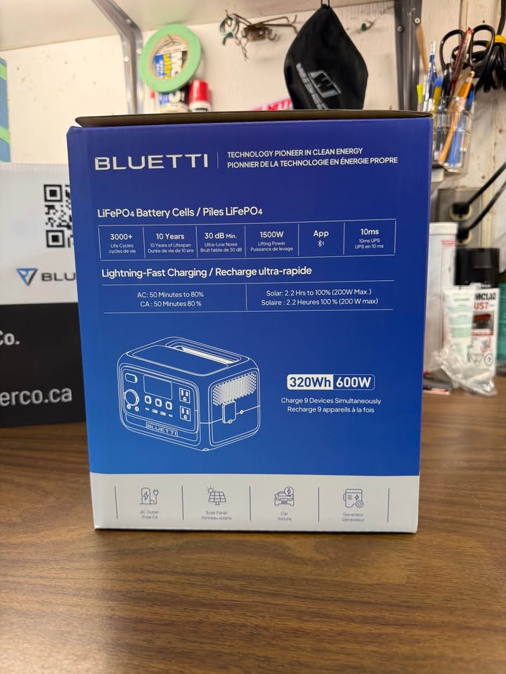 Bluetti premium 30 v2 NEW in Rideau Lakes, ON (photo 2)