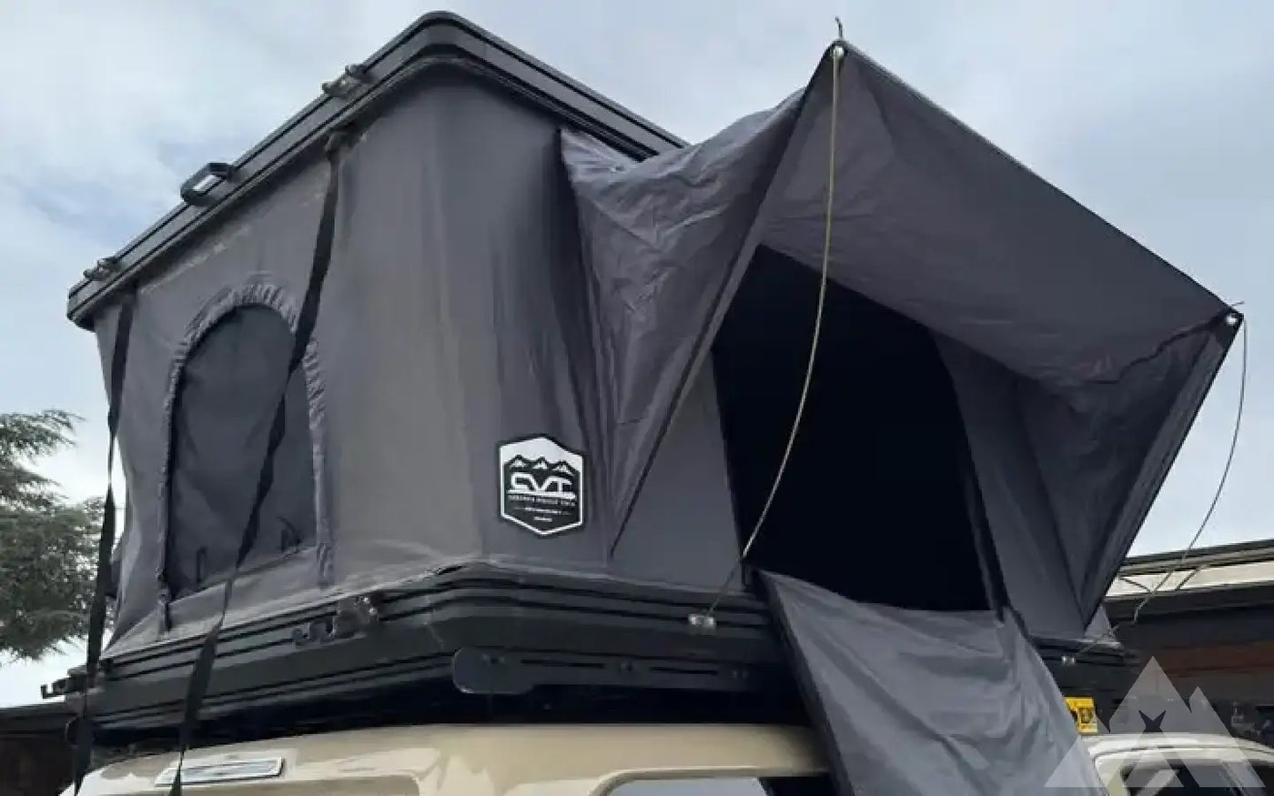 CVT Mt st Helen’s hard shell rooftop tent — used rooftop tents for sale (photo 2) — photo 2