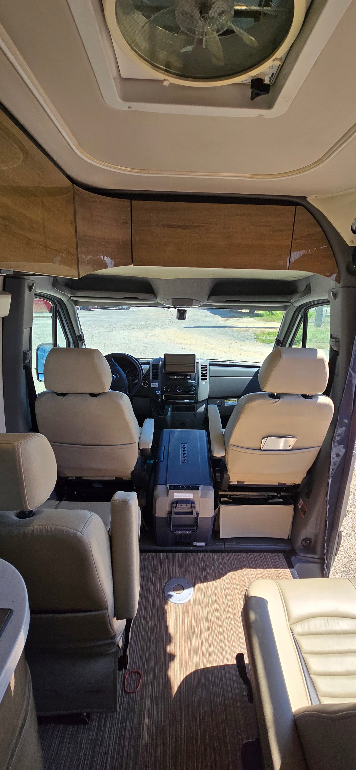 2015 Winnebago ERA Touring Coach – Mercedes Diesel Camper Van — photo 3
