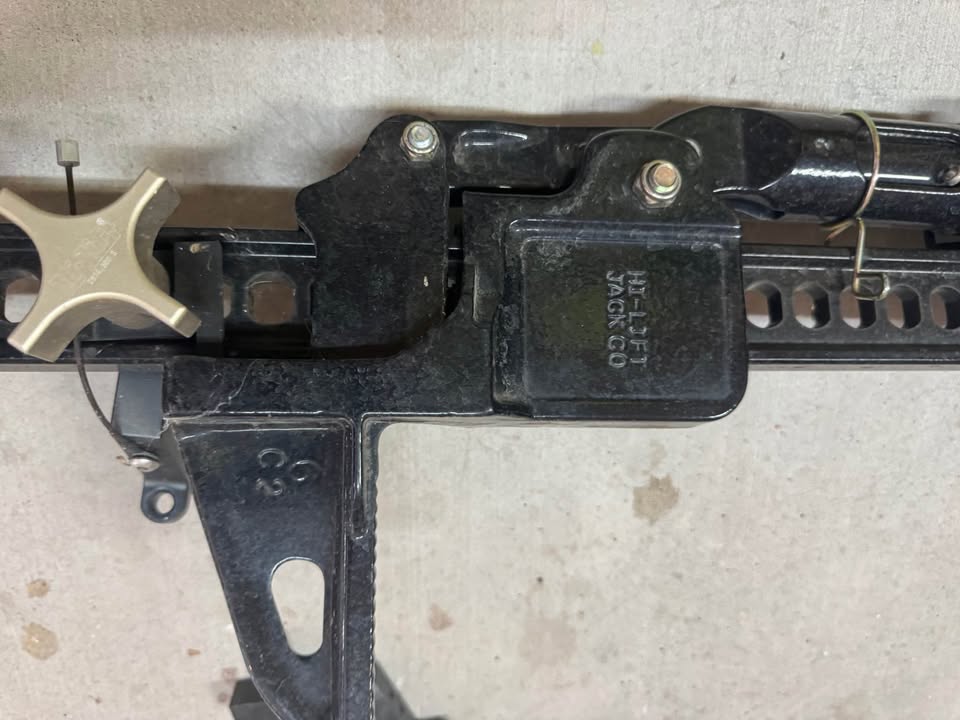 Hi-lift jack in Scottsdale, AZ (photo 2) — photo 2