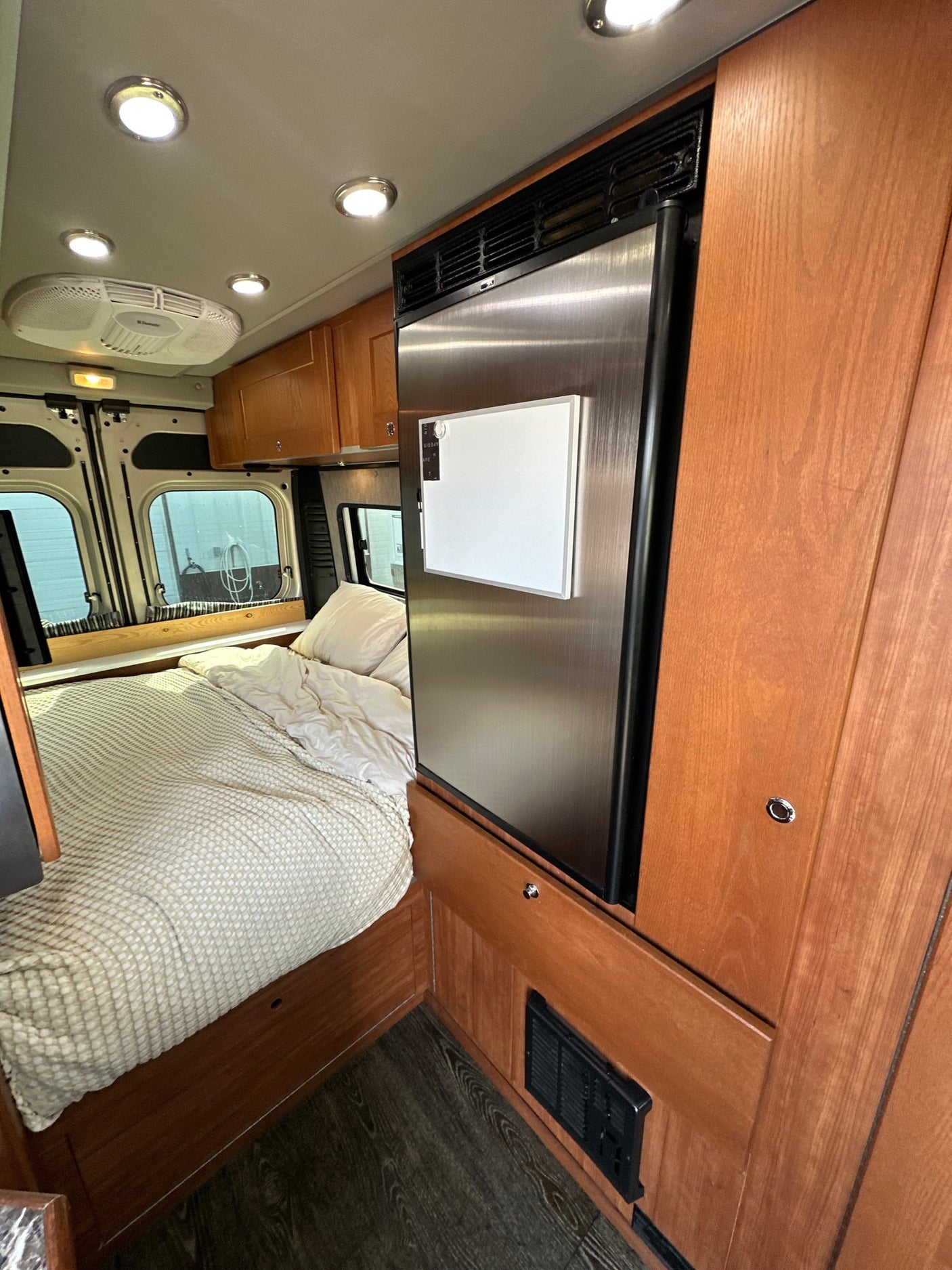 central pull-out storage