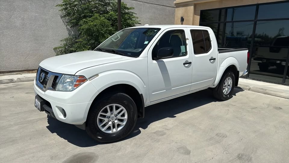2018 Nissan Frontier Crew Cab SV Pickup 4D 5 ft in Fresno, CA (photo 2) — photo 2