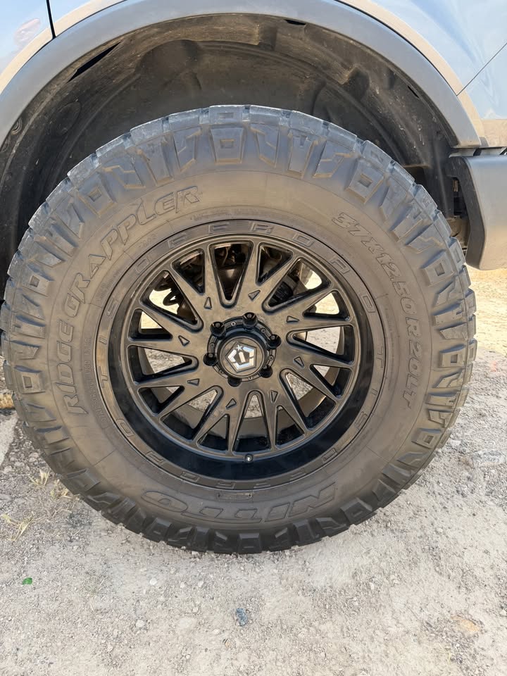 2022 Ford bronco 4-door – loaded – excellent condition — photo 5