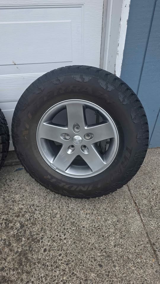 Jeep jk wheels/ falken wildpeak tires in Portland, OR (photo 4) — photo 4