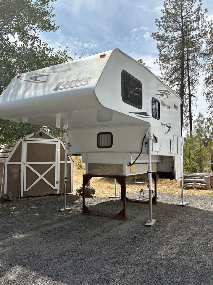2009 Lance Camper in Spangle, WA (photo 1) — photo 1