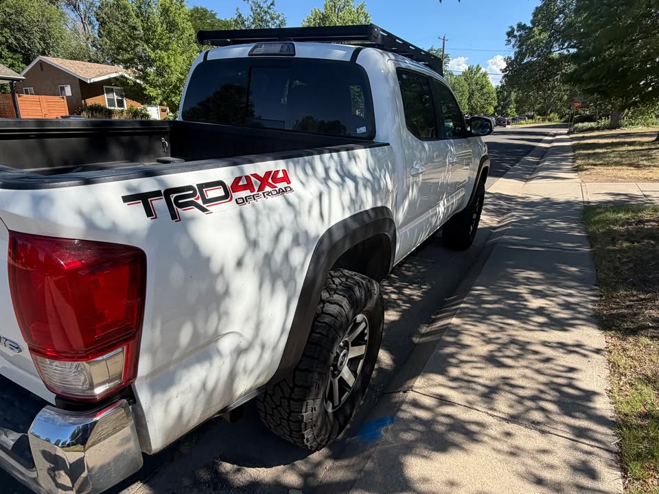 2017 Toyota tacoma trd off-road 4x4 double cab - lifted, 33" falken wildpeaks, roof rack in Denver, CO (photo 8)