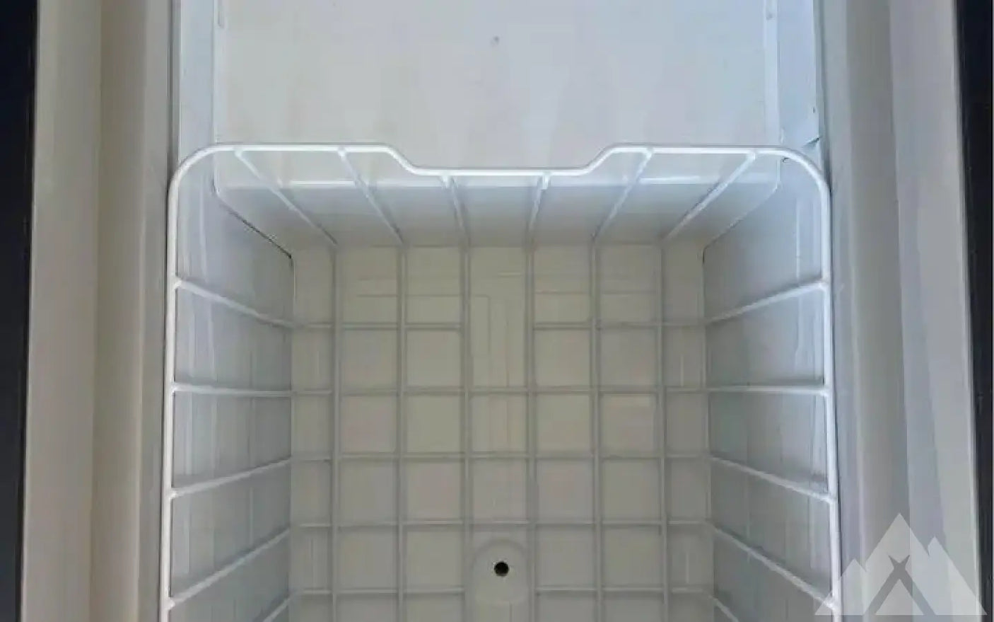 Dometic CFX3 35L 12v Fridge/Freezer — used coolers & fridges for sale (photo 4)