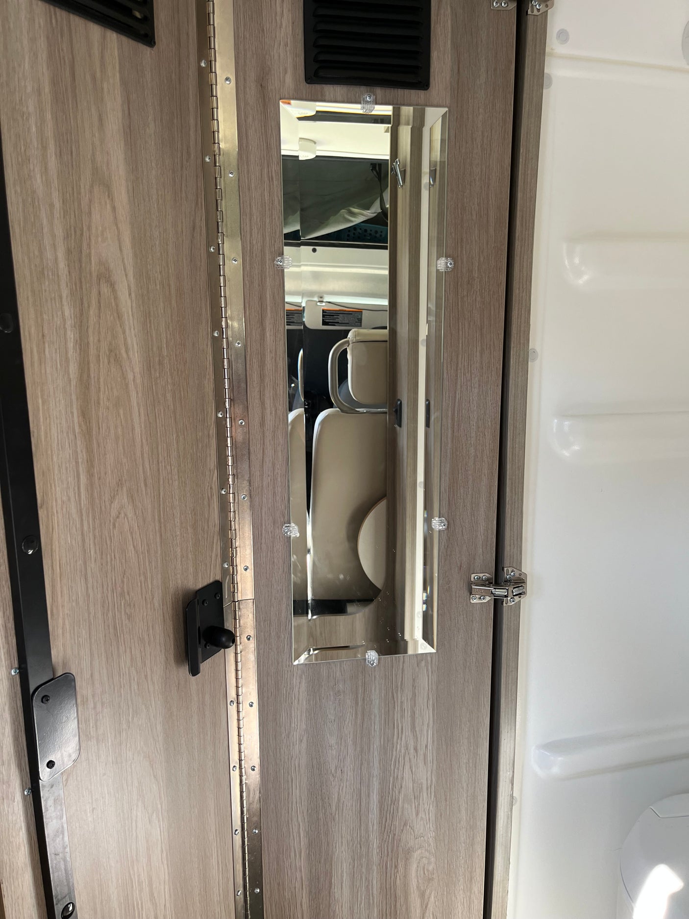 2023 Winnebago Solis