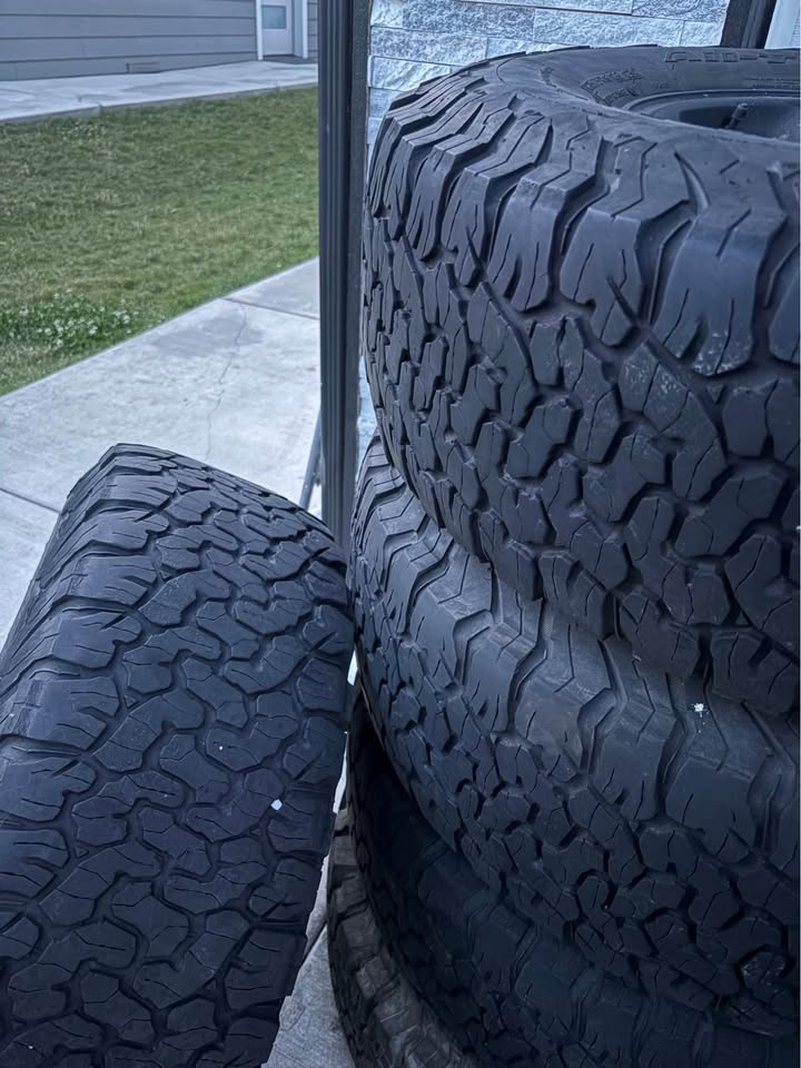 Toyota Land Cruiser series 80 set of 5 tires and rims BFGoodrich All-Terrain T/A KO2 LT285/75R16 in Coeur D'Alene, ID (photo 6) — photo 6