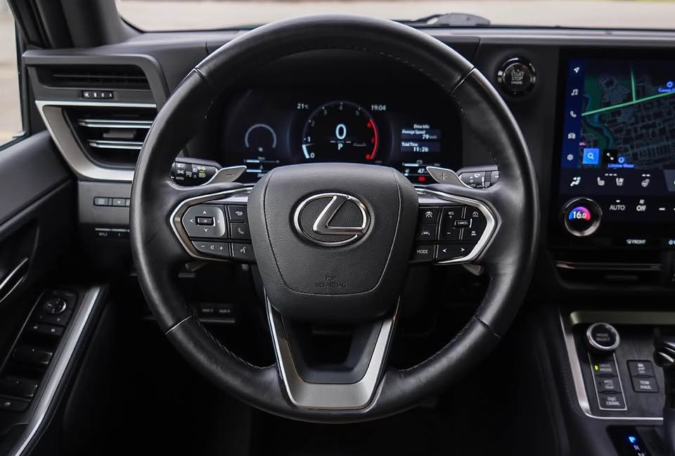 2025 Lexus GX 550 Overtail in Brampton, ON (photo 6)