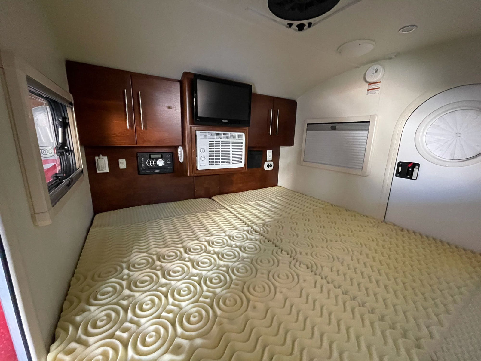 revealing a full outdoor kitchen