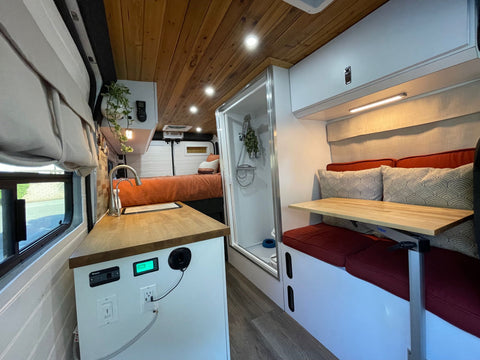 *No longer Renting* - Perfect 2 person getaway with shower + pet friendly overland rental