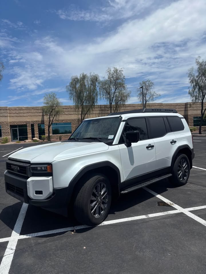2025 Toyota Landcruiser — photo 3