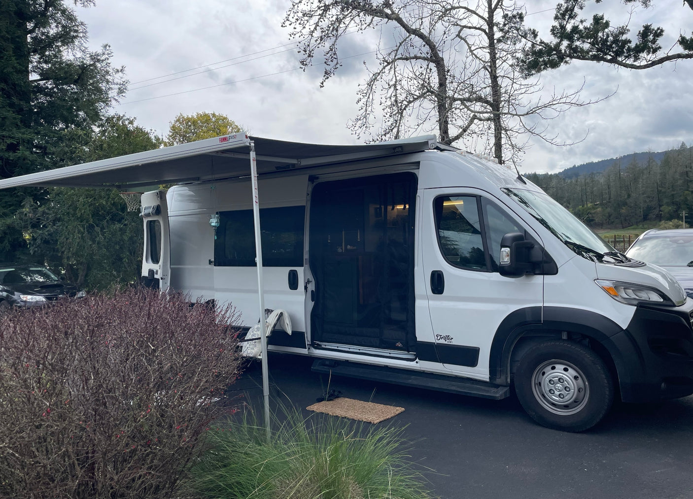WanderNest — Seats 3, Luxury, Fully loaded. Ready for adventure