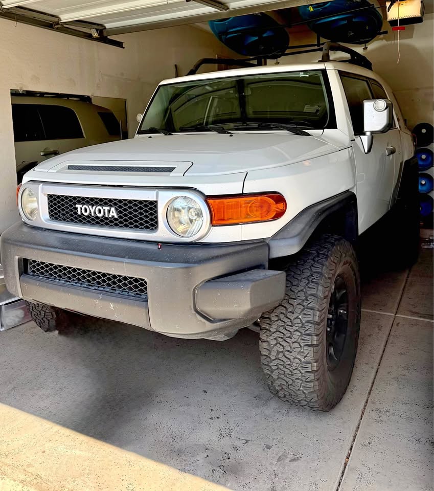 2012 Toyota FJ Cruiser 4WD 6-Speed Manual (Clean Title) in Gilbert, AZ (photo 1)