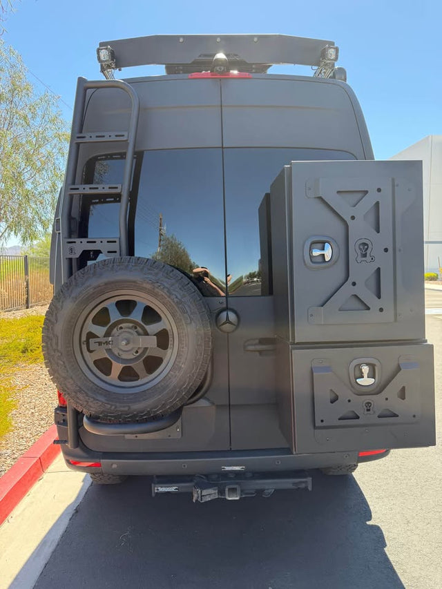 2025 Winnebago revel 44e awd 17,000 miles — photo 3