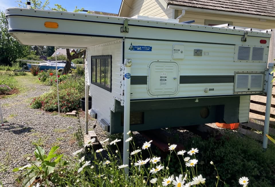 Four Wheel Pop Up Truck Camper (FWC)- Eagle in Port Townsend, WA (photo 5) — photo 5
