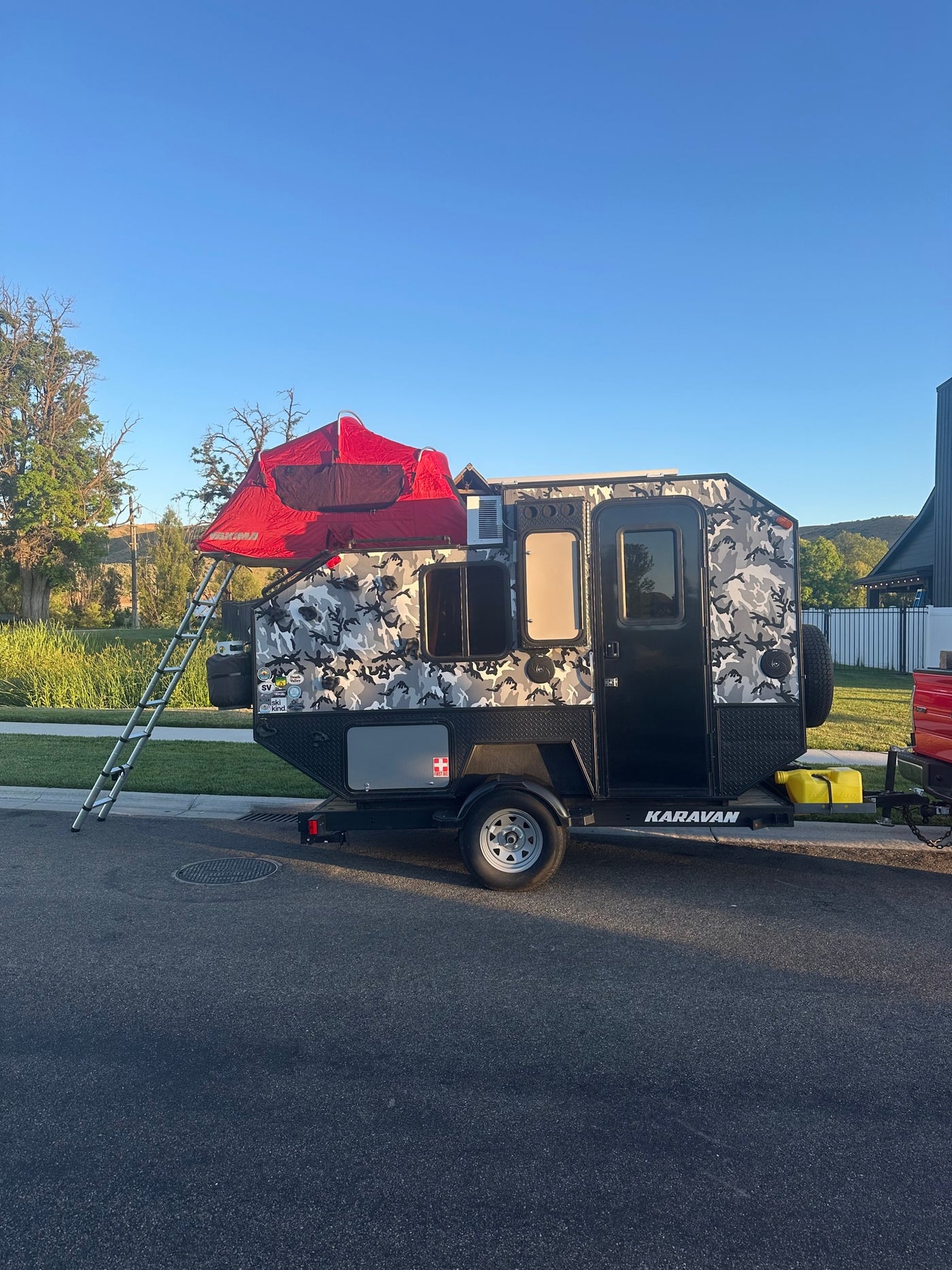 "Karavan" off-road camper trailer with a red rooftop tent — photo 1