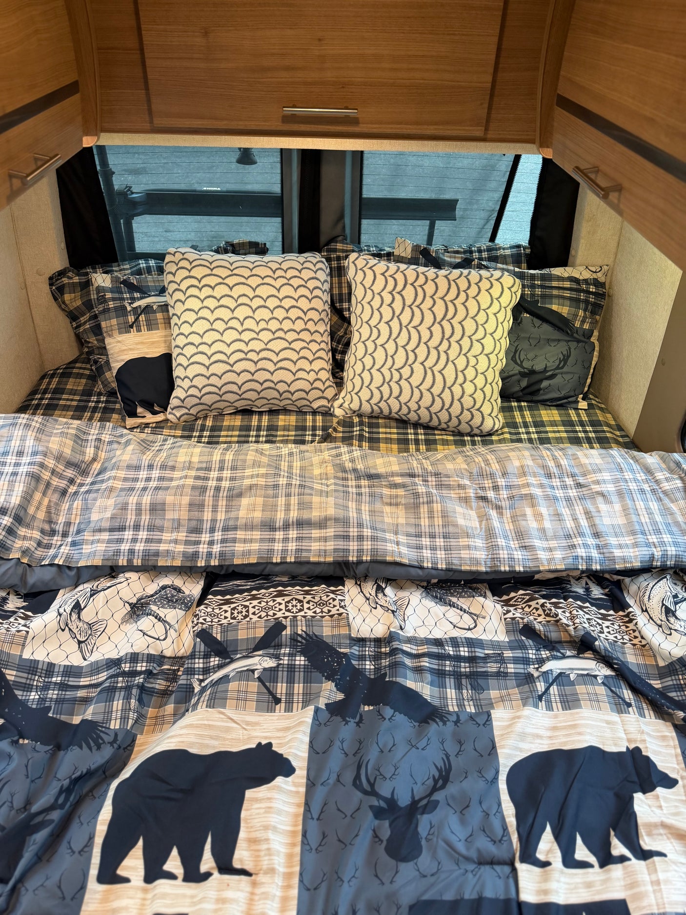 Luxury Mercedes Camper Van | Sleeps 4 | Generator
