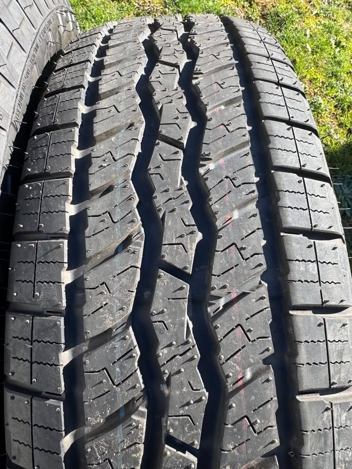 Falken WildPeak A/T3W A Tires 265/70r18 265/70/18 or 265-70-18 takeoffs in Portland, OR (photo 5) — photo 5