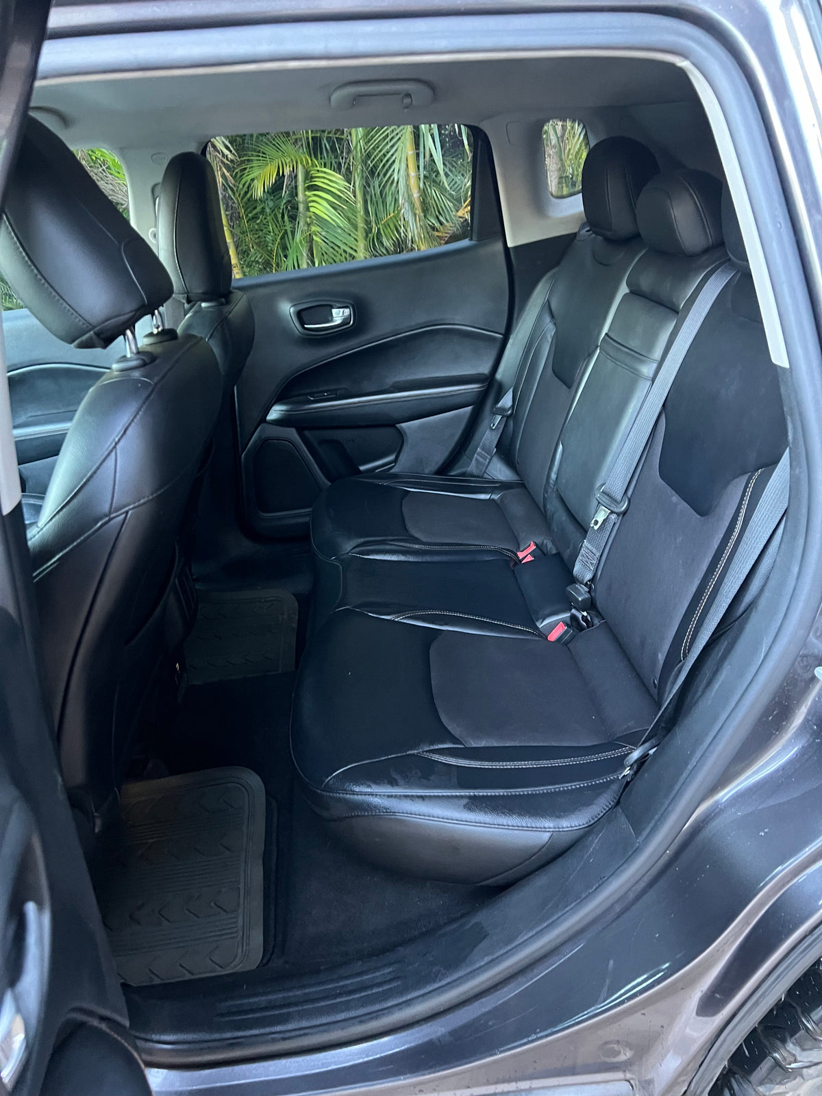 Jeep Compass — photo 11