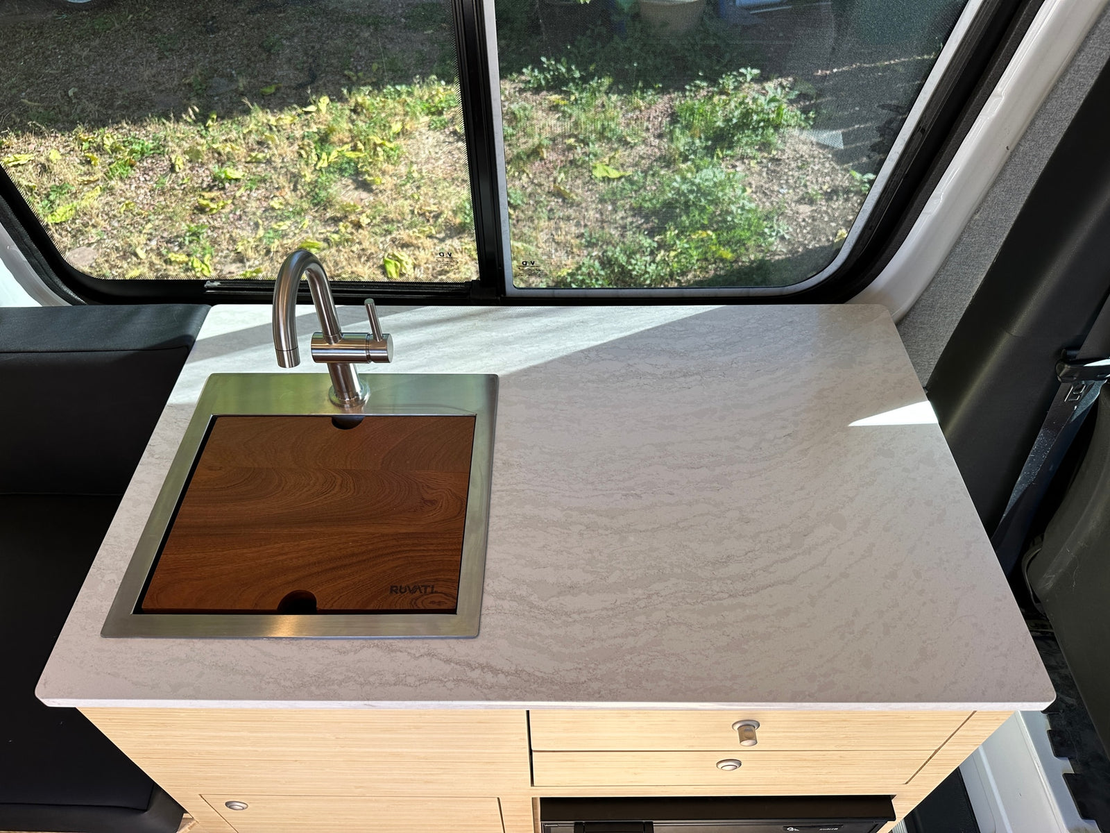 full kitchen