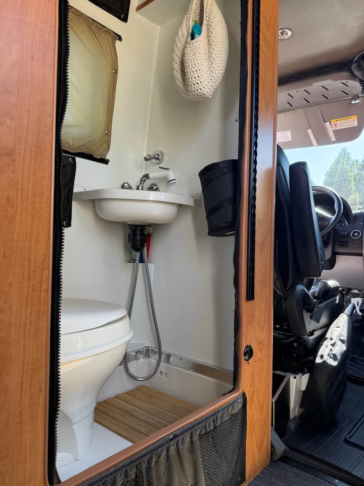 2015 Sportsmobile 4x4 Mercedes Sprinter 2500 in Verdi, NV (photo 9) — photo 9